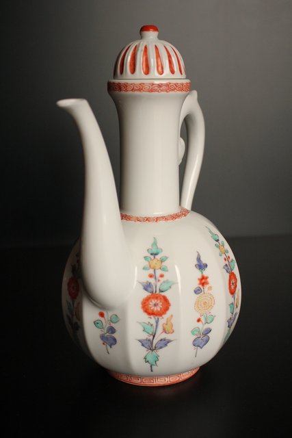 13代 酒井田 柿右衛門 錦唐花文水注 K506｜骨董店 のびる 古美術 骨董