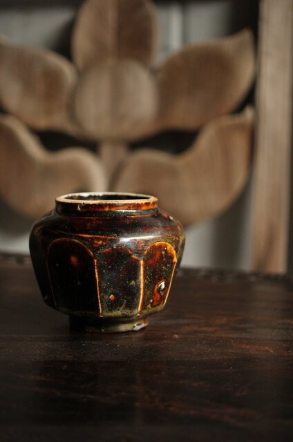 朝鮮李朝 飴釉蓋付面取壺 P523｜骨董店 のびる 古美術 骨董 和風建具