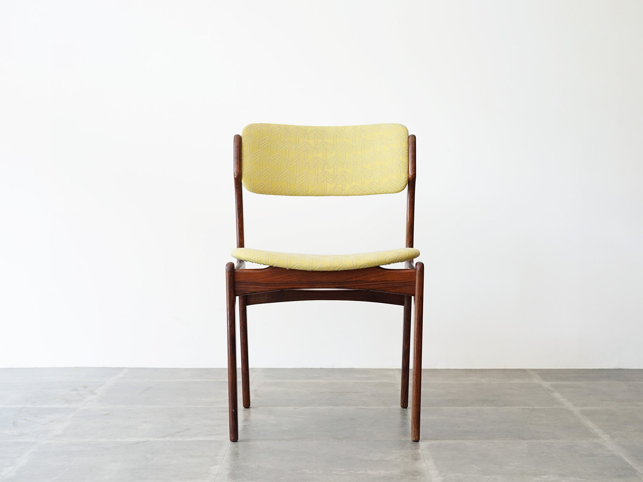 Erik Buch（エリック・バック）Model 49 ダイニングチェア Kvadrat社