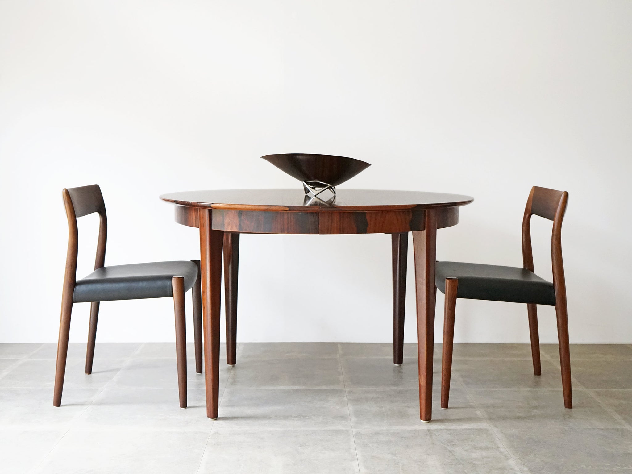 デンマークデザイン ローズウッドの延長式ダイニングテーブル 直径