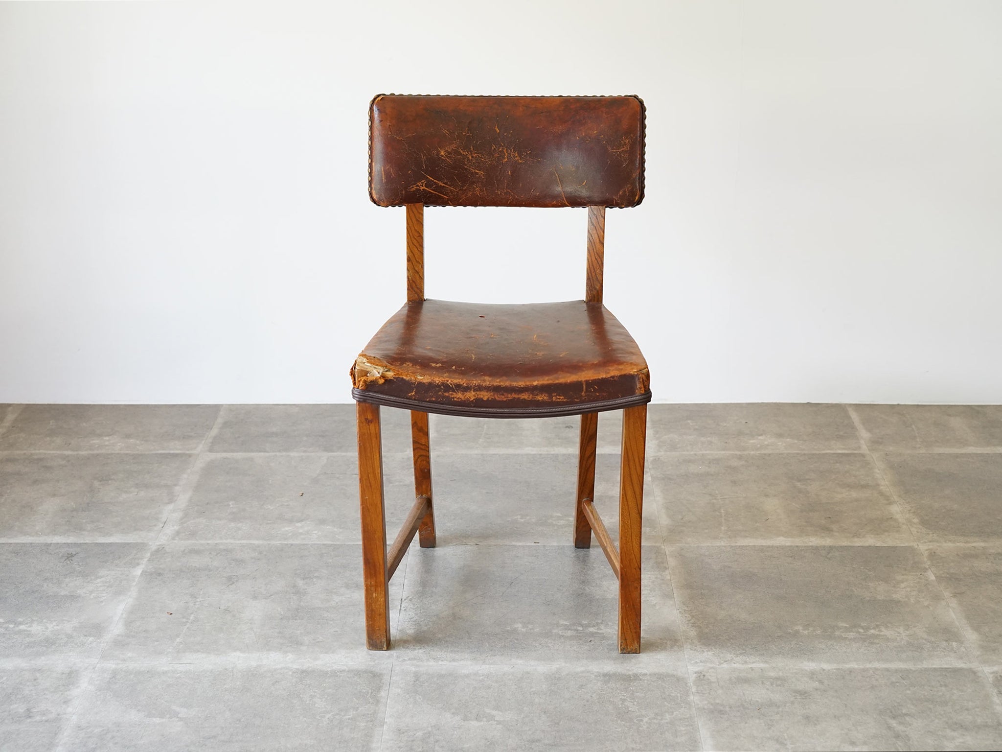 デンマークデザインのチェア レザーとニレの椅子 北欧ヴィンテージ