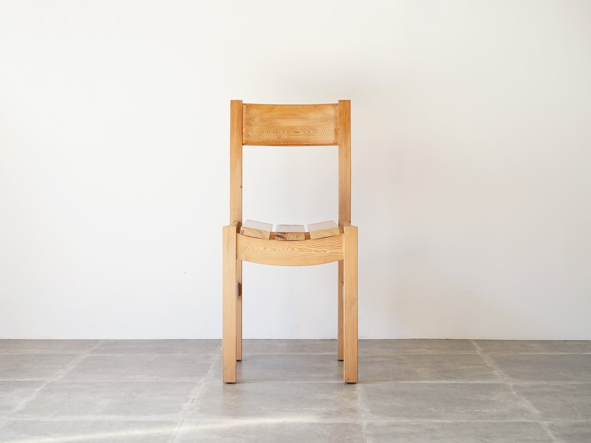 北欧デザイン パイン無垢材のチェア 北欧ダイニングチェア｜ 北欧家具