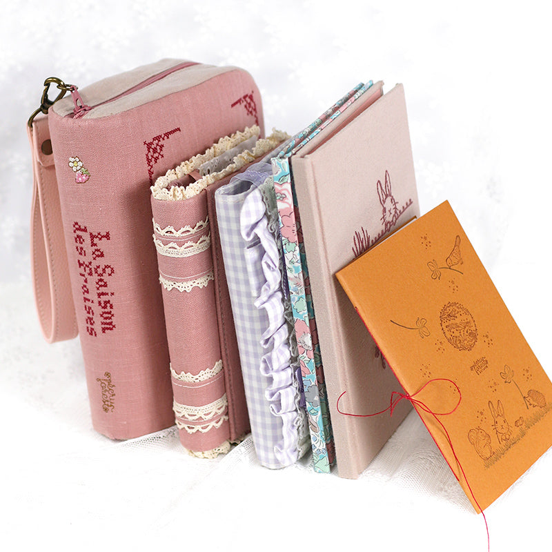 ブック型 大き目手帳ポーチ】うさぎ刺繍入り クロスステッチミシン刺繍