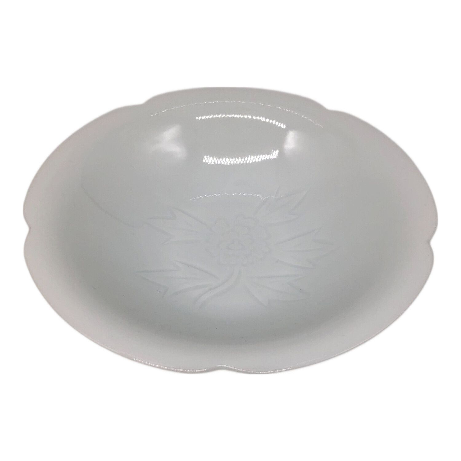 白磁牡丹彫文菓子鉢 井上萬二｜トレファクONLINE