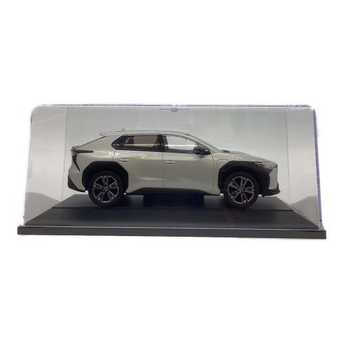 ミニカー カラーサンプル bz4X プレシャスシルバー｜トレファクONLINE