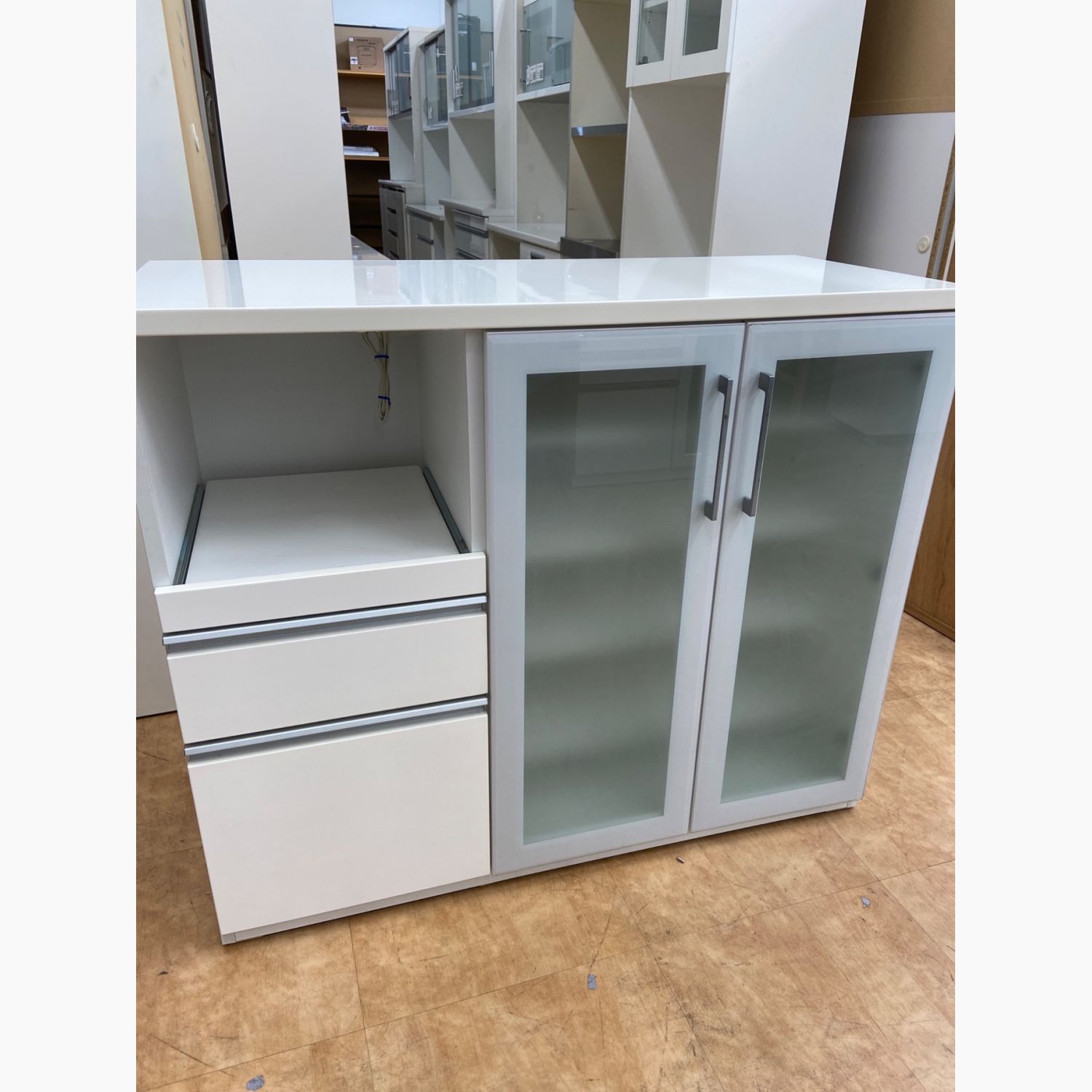 ニトリホワイト食器棚 ガラス扉付き 送料込】ニトリ製ホワイト食器棚