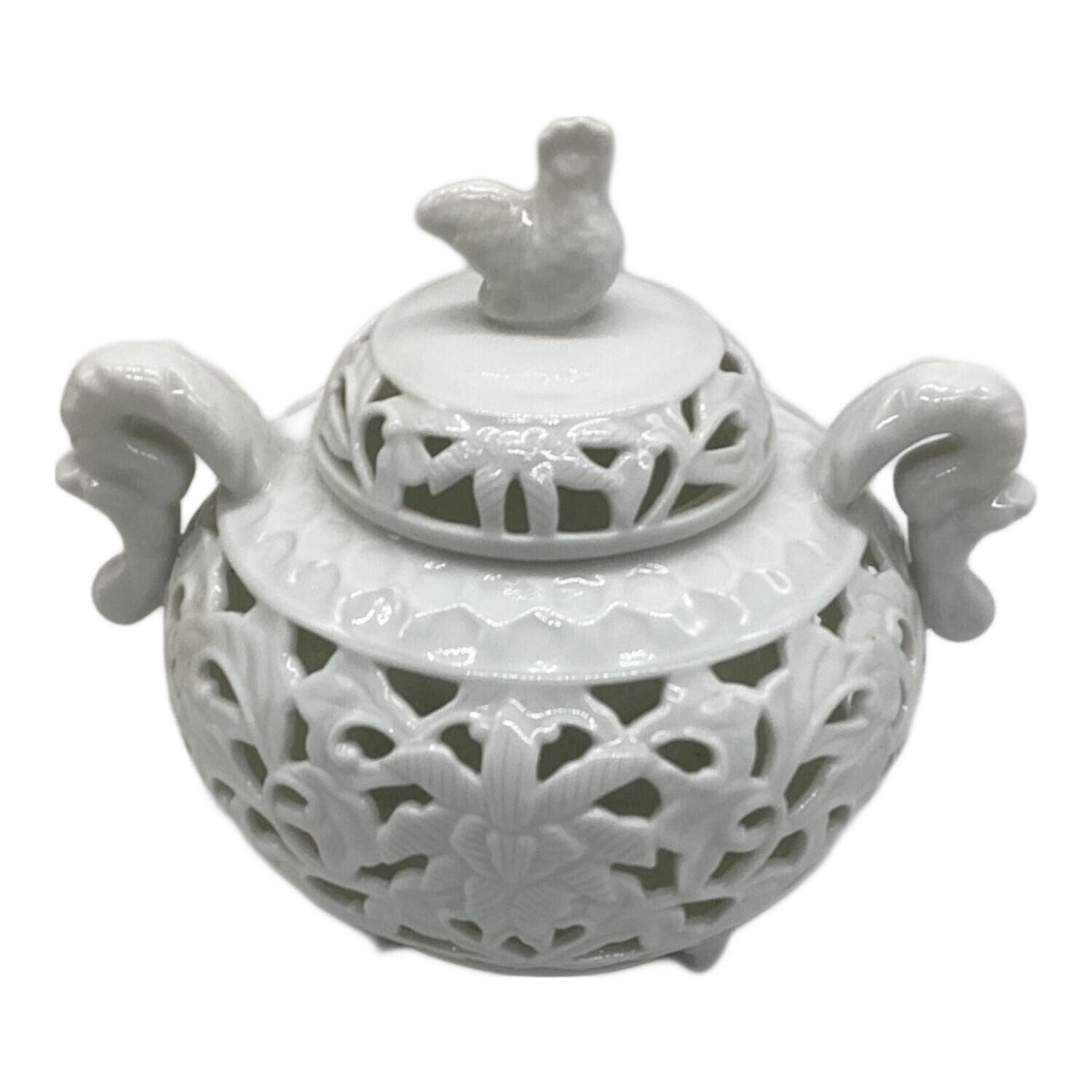 白磁唐草透し彫 香炉 有田焼｜トレファクONLINE