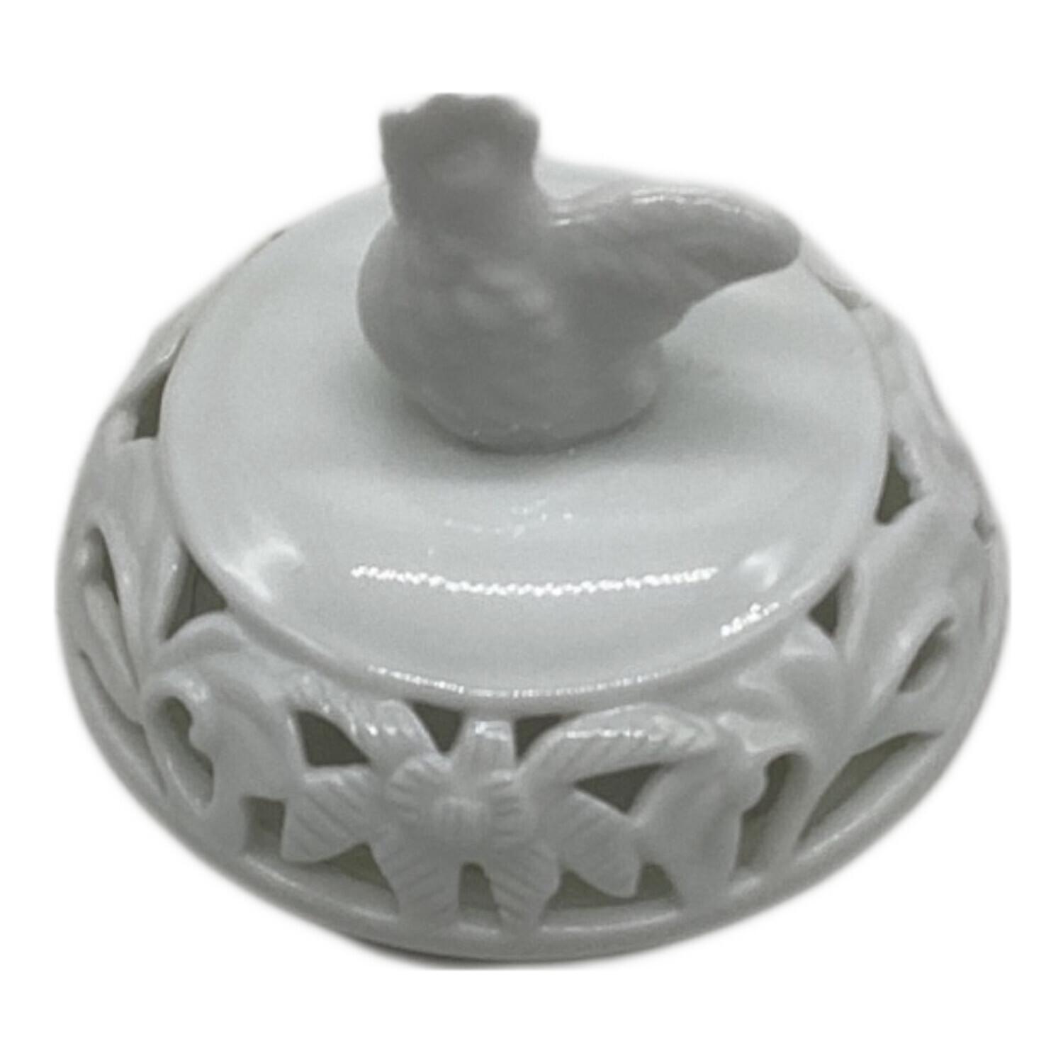 白磁唐草透し彫 香炉 有田焼｜トレファクONLINE