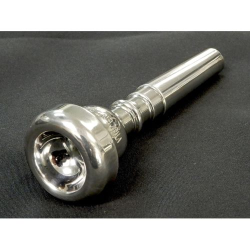 Vincent Bach (ヴィンセント・バック) B♭トランペット Stradivarius