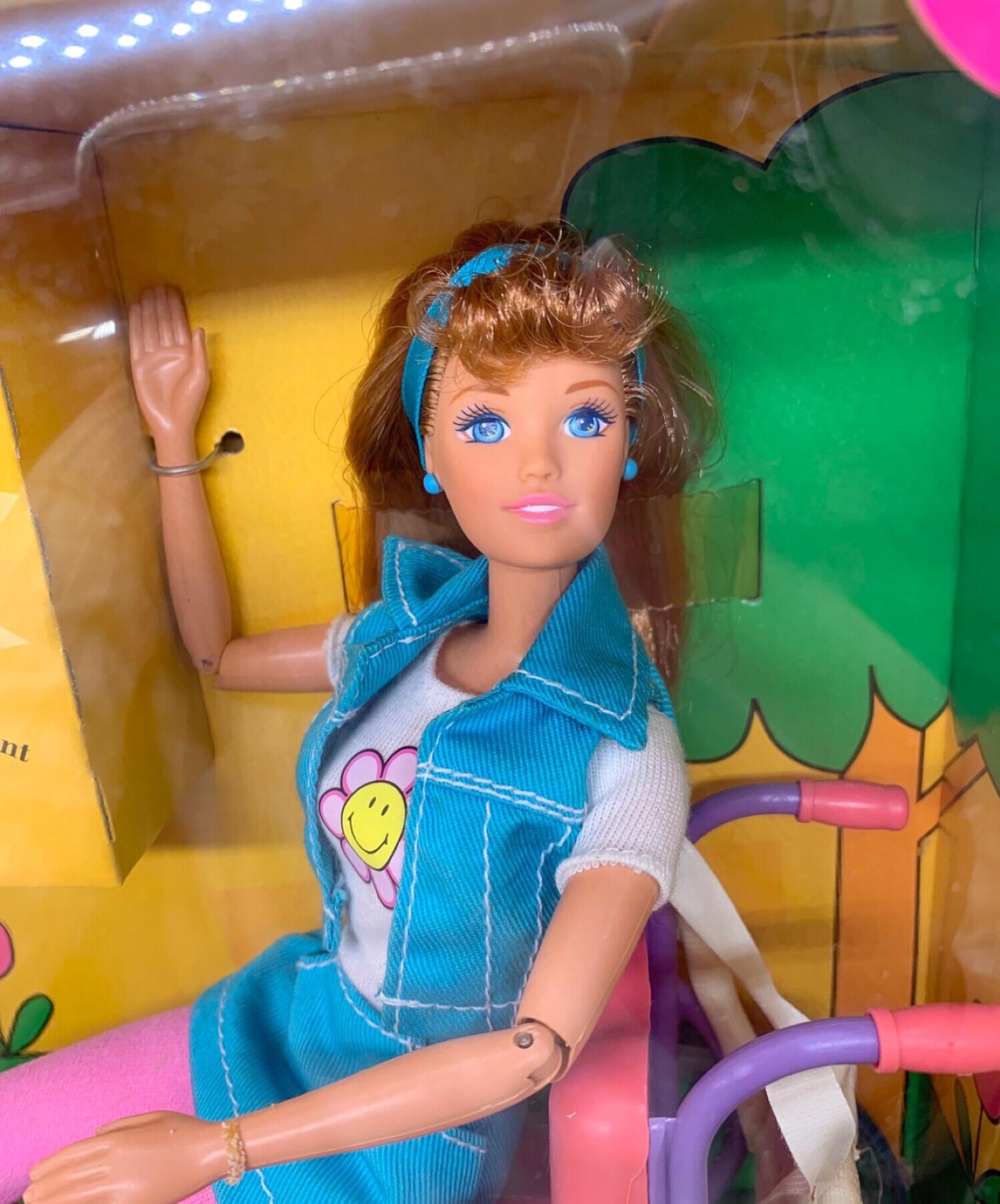 Mattel (マテル) バービー人形 1996年製・SHARE A SMILE BECKY