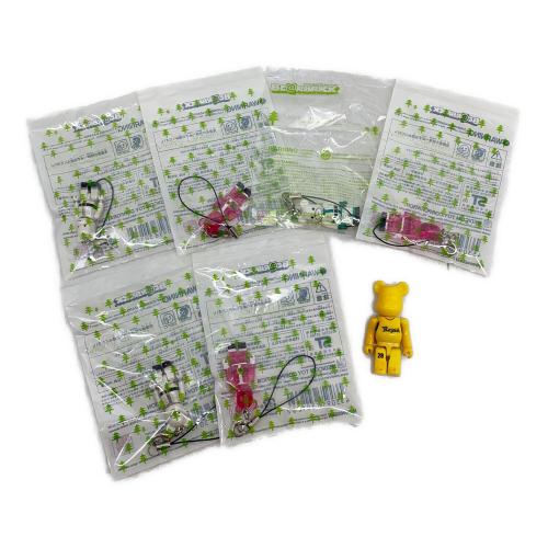 BE@RBRICK (ベアブリック) フィギュア 400% GREEN SANTA (絵本付き