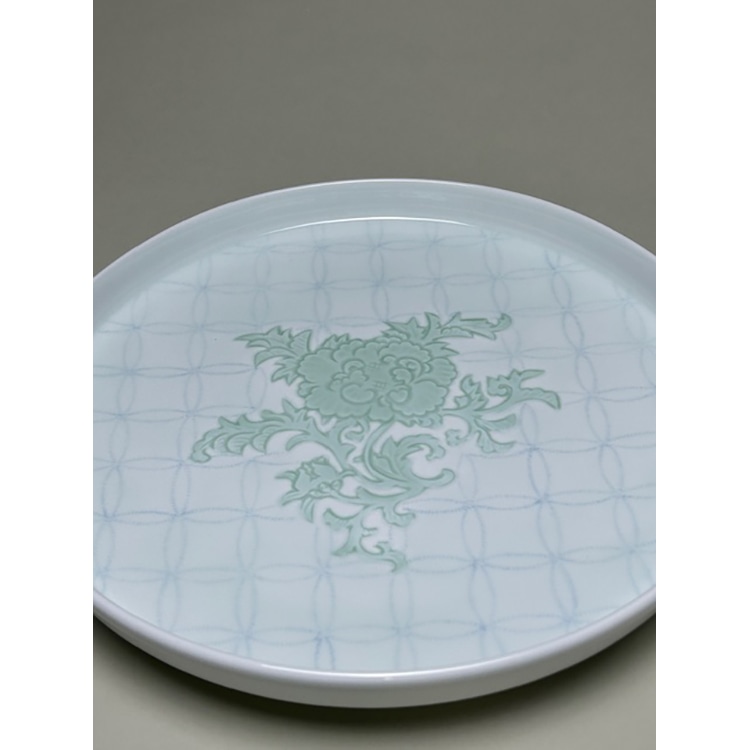 井上萬二]陶芸『白磁緑釉牡丹彫文皿』: JALショッピング｜JAL Mall