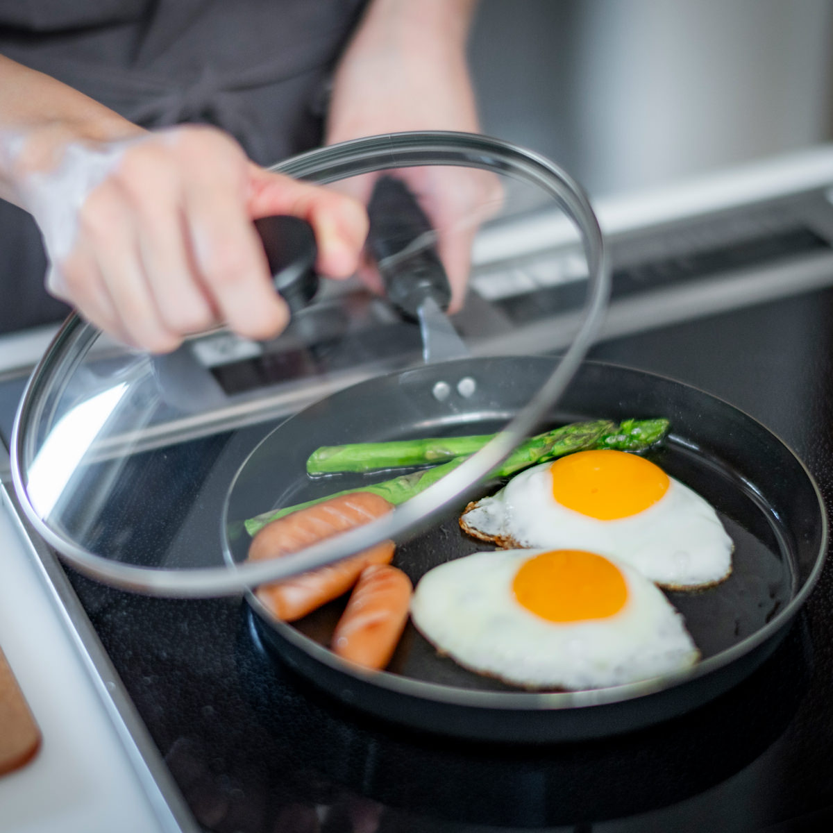 目玉焼きがおいしく焼ける 鉄のフライパン ガラス蓋付き 〔サイズ：約