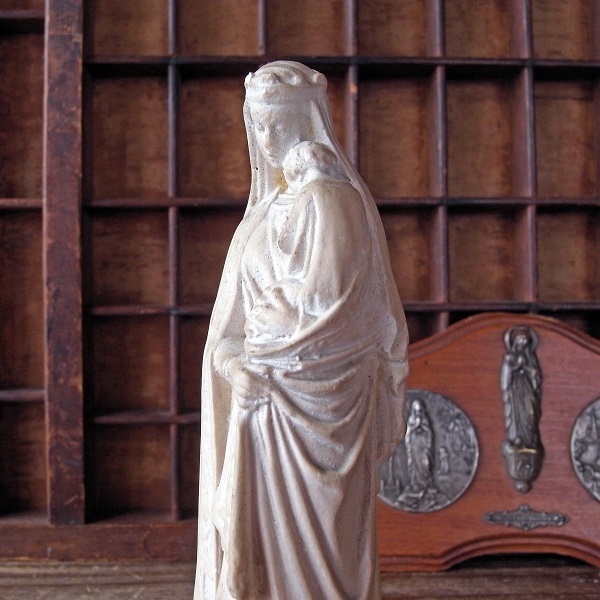 聖母マリアと幼子イエス像 - Eggplant