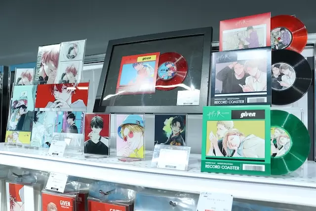 ギヴン展」（東京凱旋）のフォトレポートが公開！ 新規エリアや真冬と