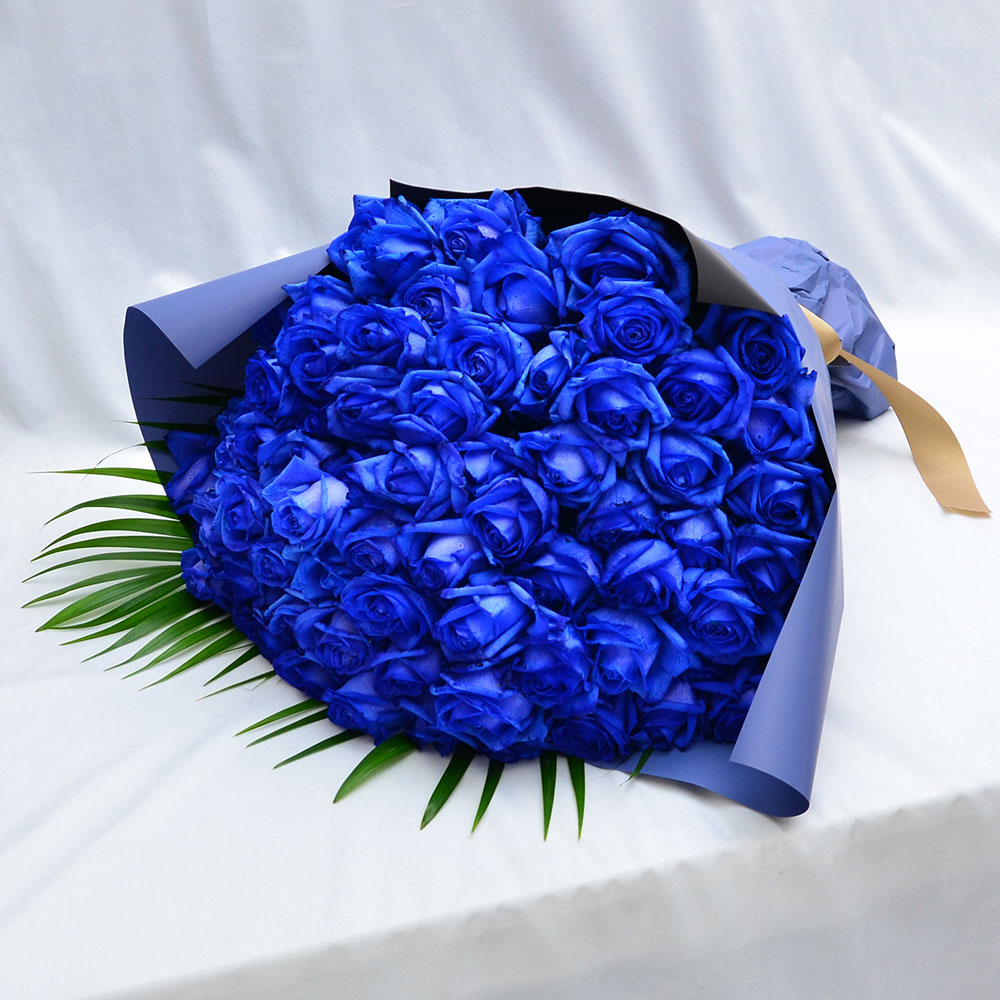 青いバラ ブルーローズ70本の花束 青い薔薇(バラ) ブルーローズの花束
