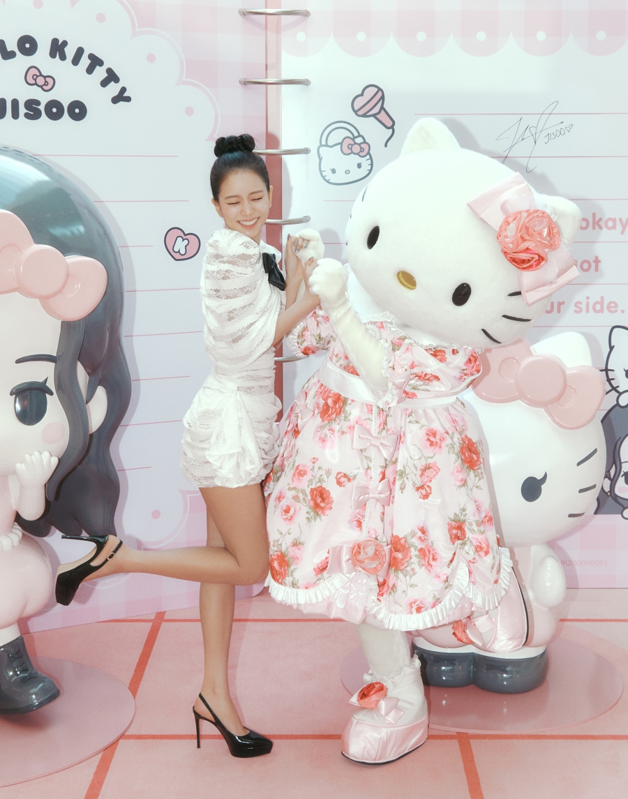 BLACKPINKジス、ハローキティと対面…超絶ラブリー-Chosun Online 朝鮮日報