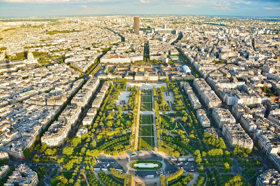 エッフェル塔チケット2025 - オンライン最安値