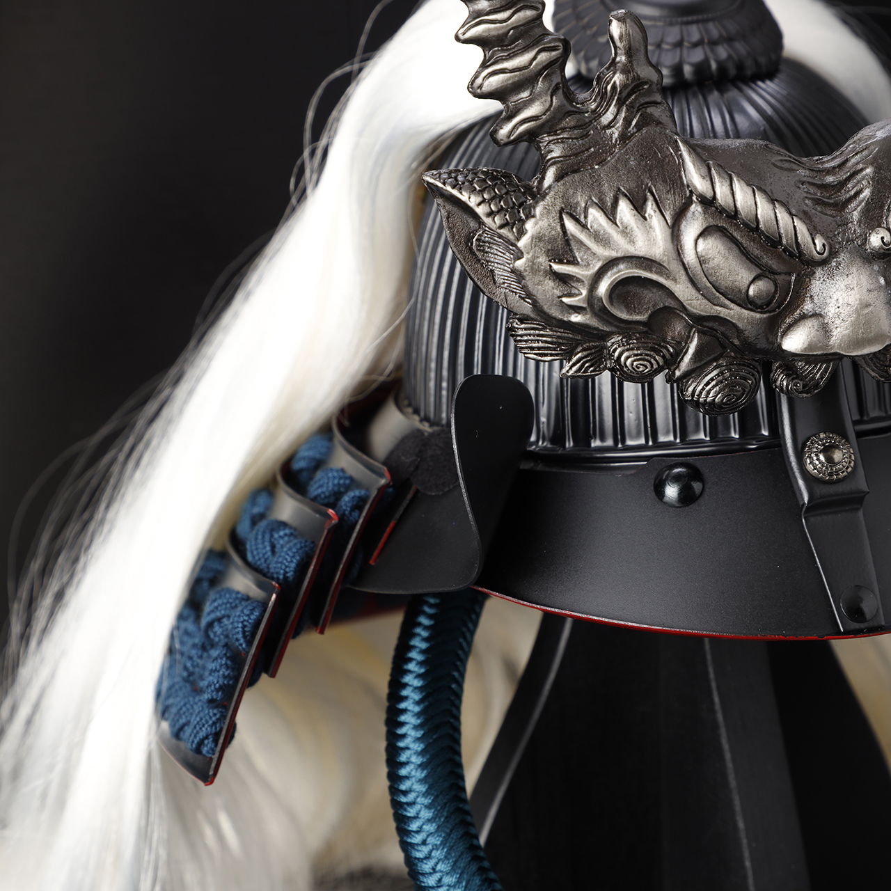 漆黒 – SHIKKOKU – 武田信玄 鈴甲子雄山 【五月人形・武将兜】 - 人形