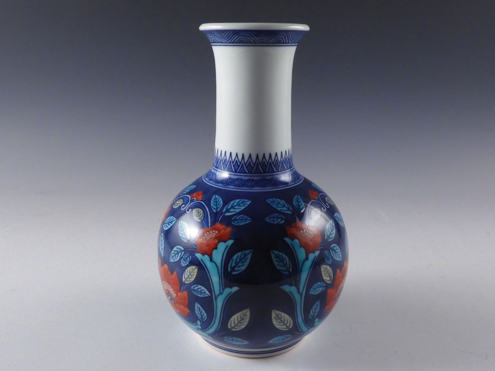 sold out】人間国宝 十三代 今泉今右衛門 造 本人作 色鍋島唐花文 花入