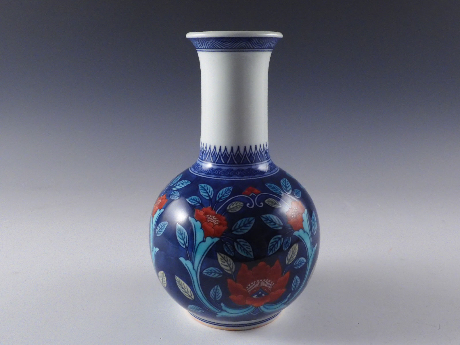 sold out】人間国宝 十三代 今泉今右衛門 造 本人作 色鍋島唐花文 花入