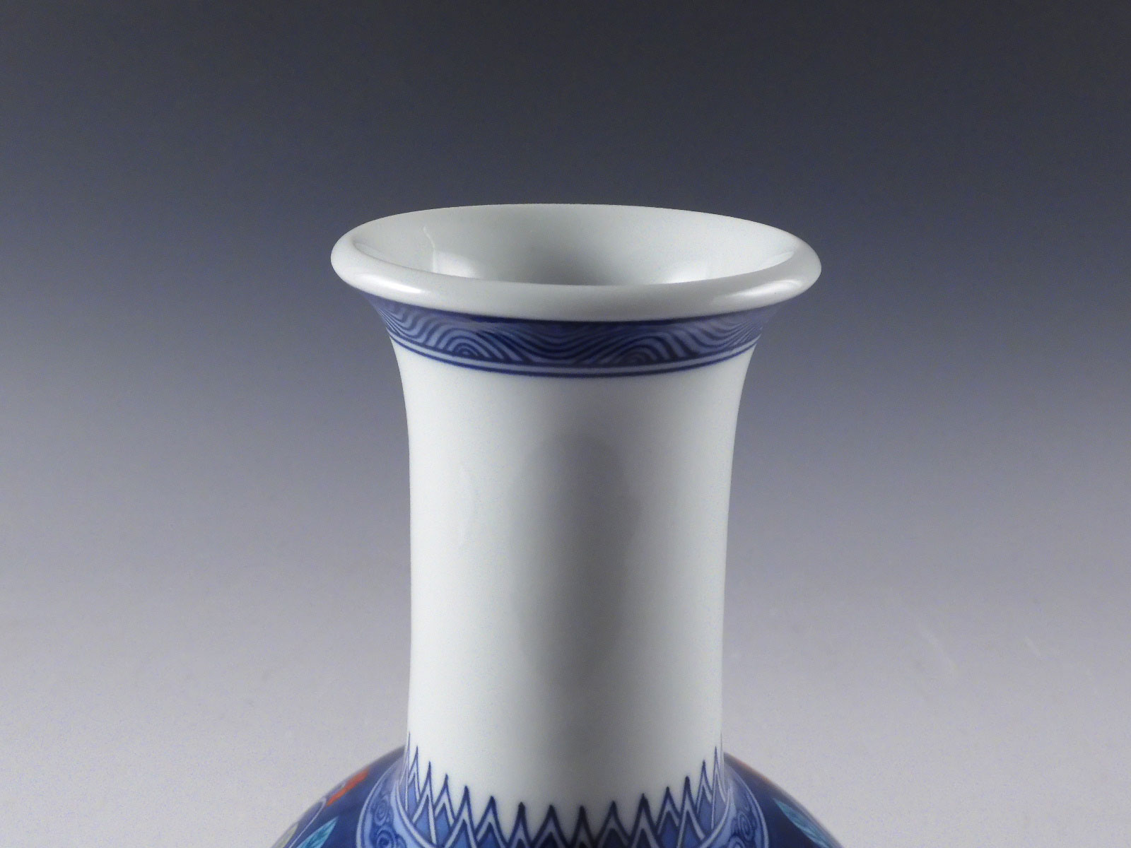 sold out】人間国宝 十三代 今泉今右衛門 造 本人作 色鍋島唐花文 花入