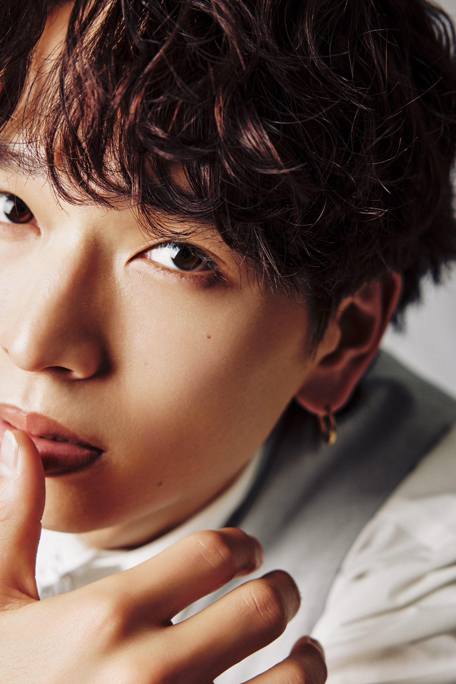 WATWING・鈴木曉 1st写真集「共鳴」インタビュー】“共鳴”し合っている