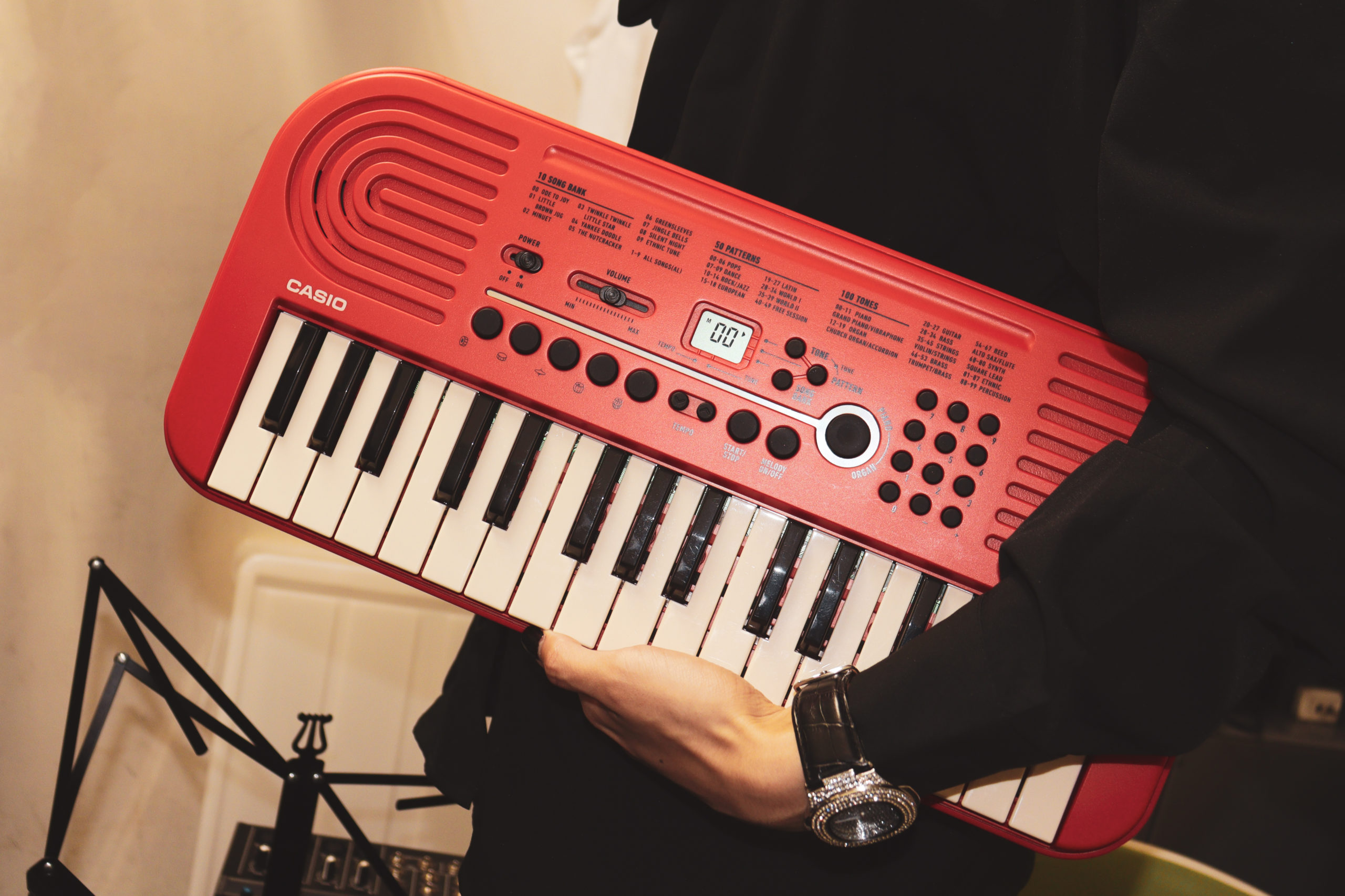 CASIO「ミニキーボードUK-01」60年代イギリスをイメージ | Emo!miu