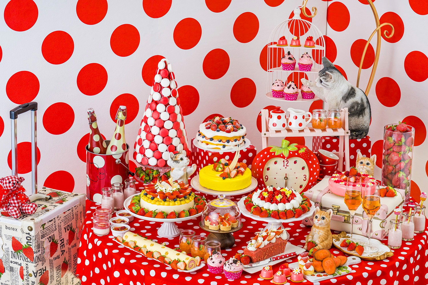 ヒルトン広島『ポルカドット・ストロベリーCATS』ポップなドット