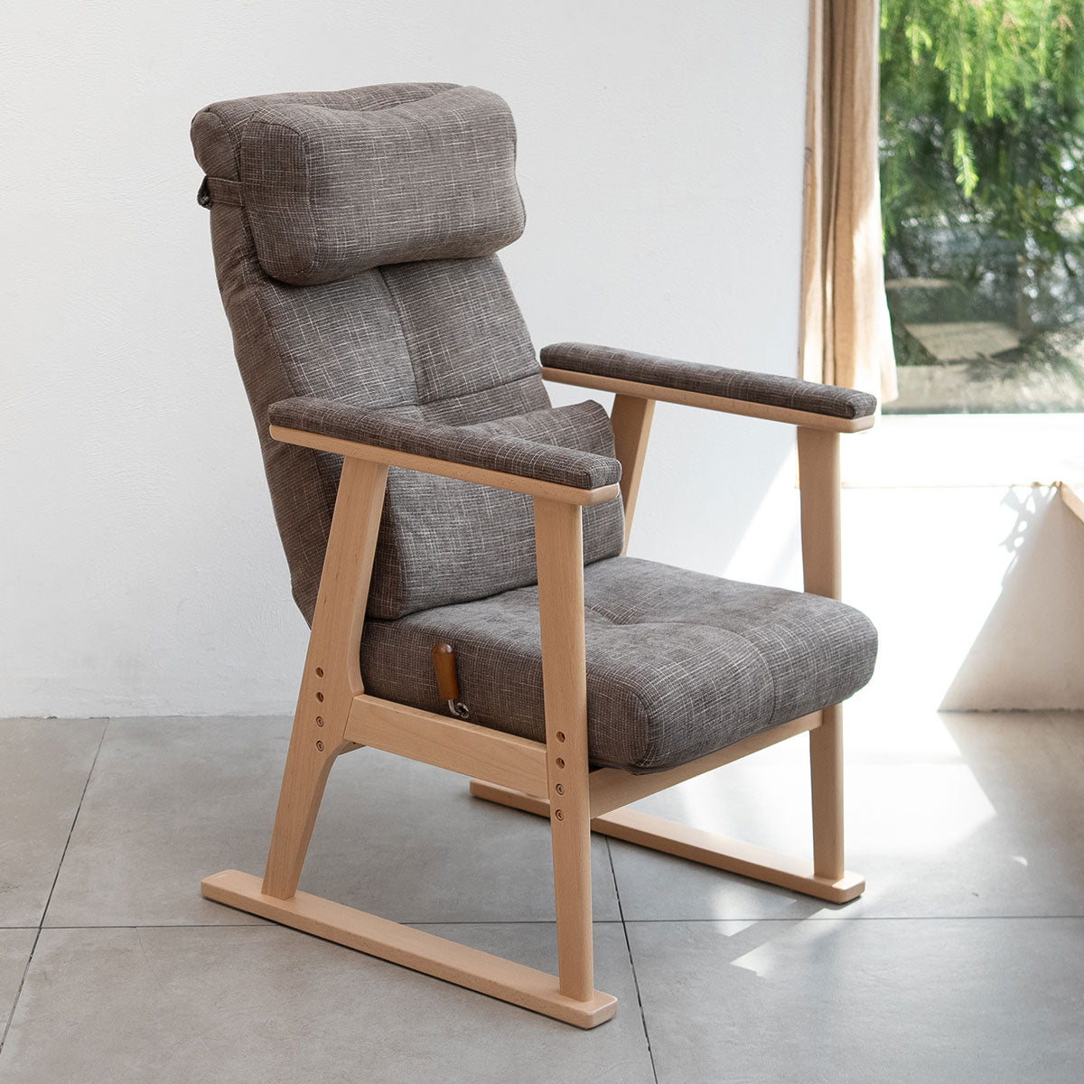 背もたれにこだわった リクライニングチェア 無段階リクライニング