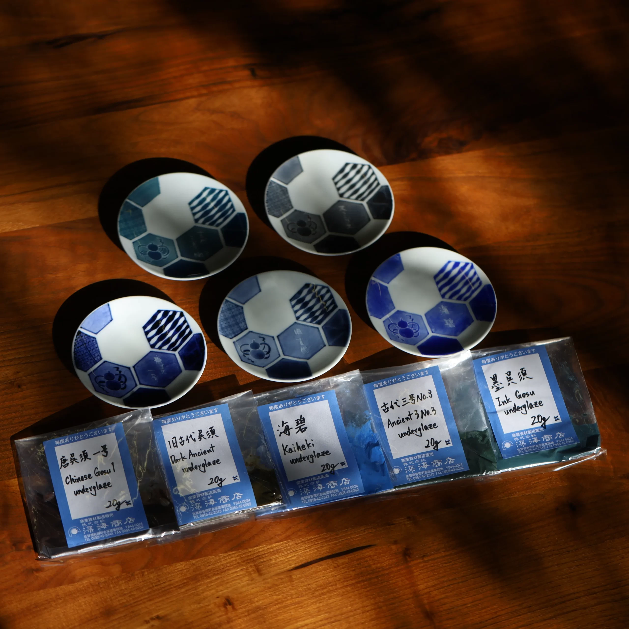 呉須サンプルキット新発売 – 有田焼の伝統色をあなたの手に。練り呉須