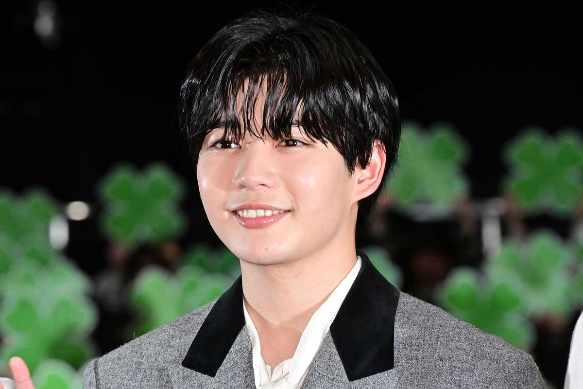 なにわ男子・長尾謙杜、共演の當真あみからのサプライズに涙「なんて