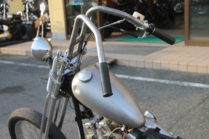 ロングチョッパーを乗りこなすガールズバイカー♪ | (有)遠藤自動車