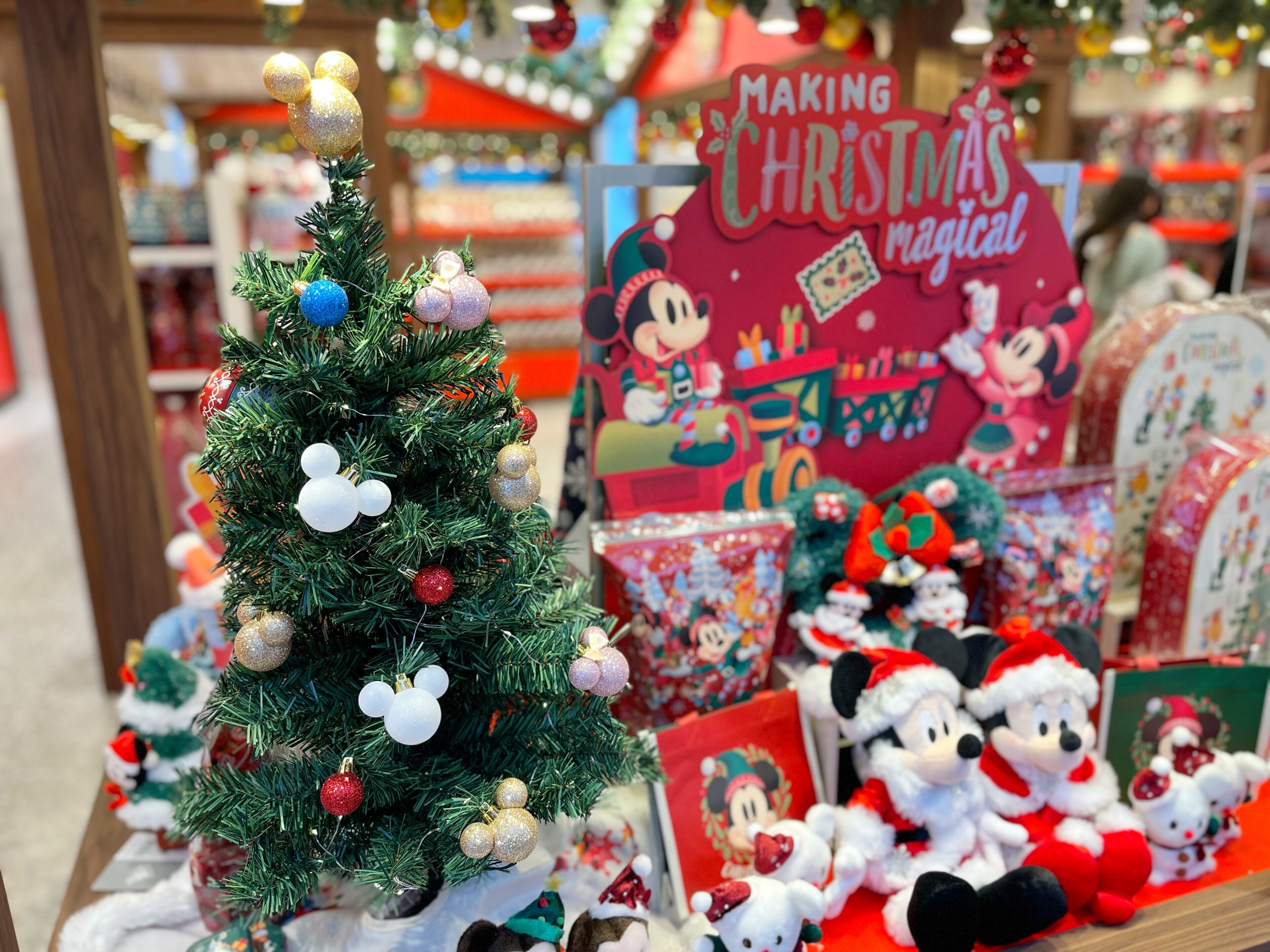 ディズニーストア】魔法のように部屋を彩るクリスマスの新コレクション