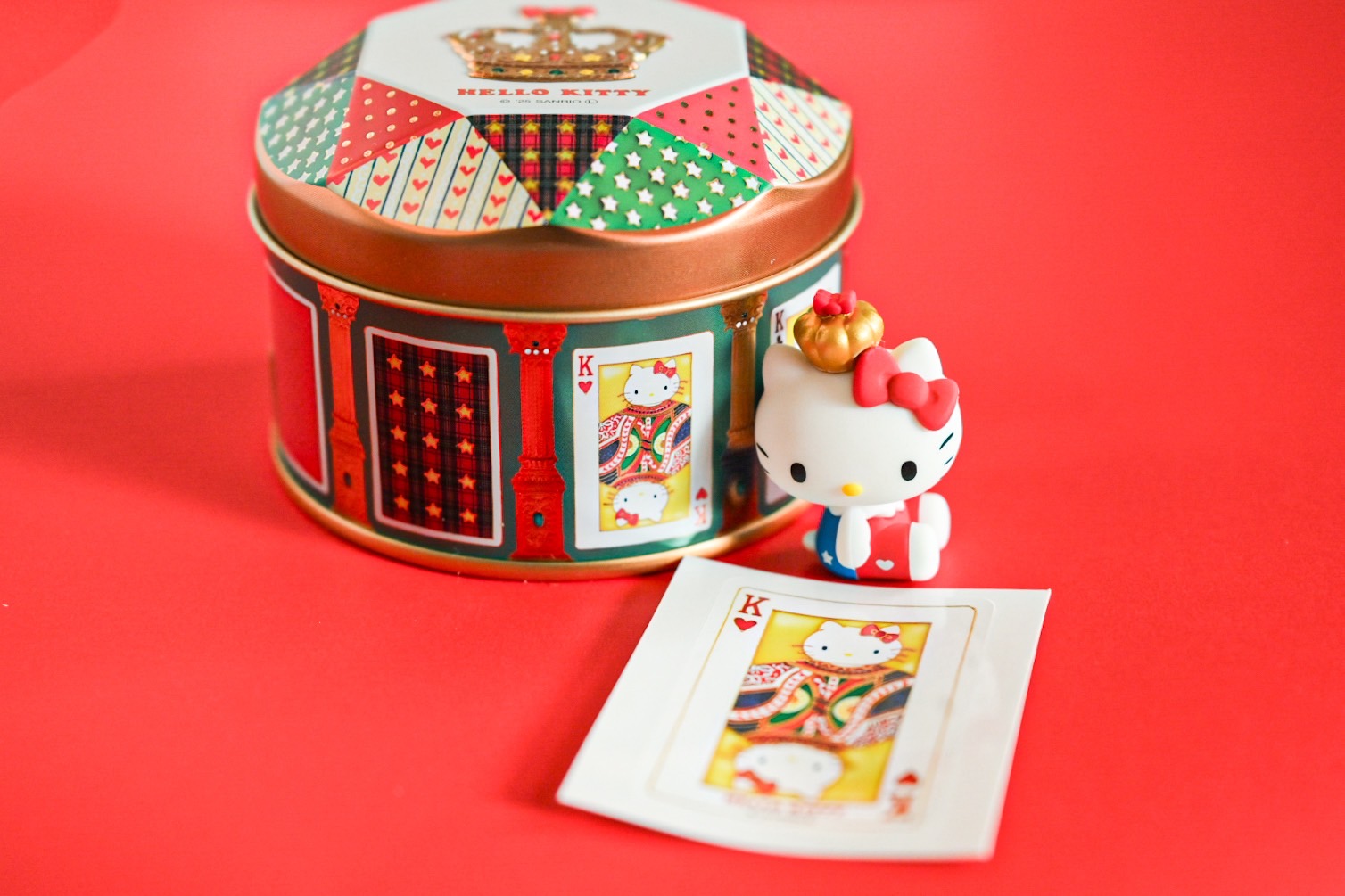 数量限定・新発売】レトロかわいい！「ハローキティのトランプ缶」が