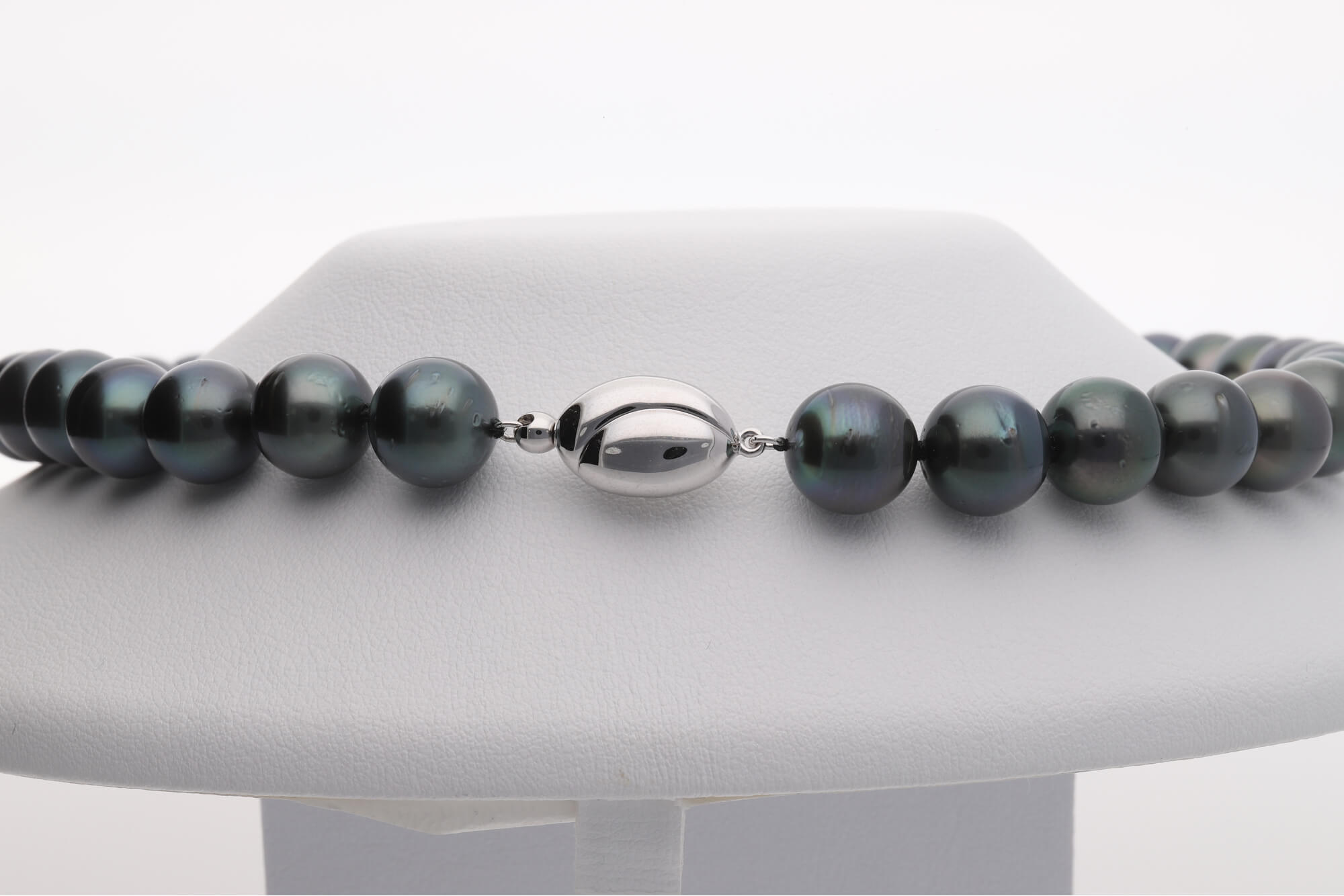 黒蝶真珠（タヒチ） ブラックパールネックレス 11.0-12.5mm ラウンド系