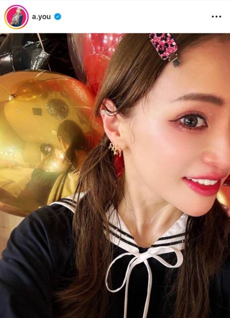 浜崎あゆみ、2つ結びヘア×セーラーカラーの“学生風”SHOTに反響「可愛