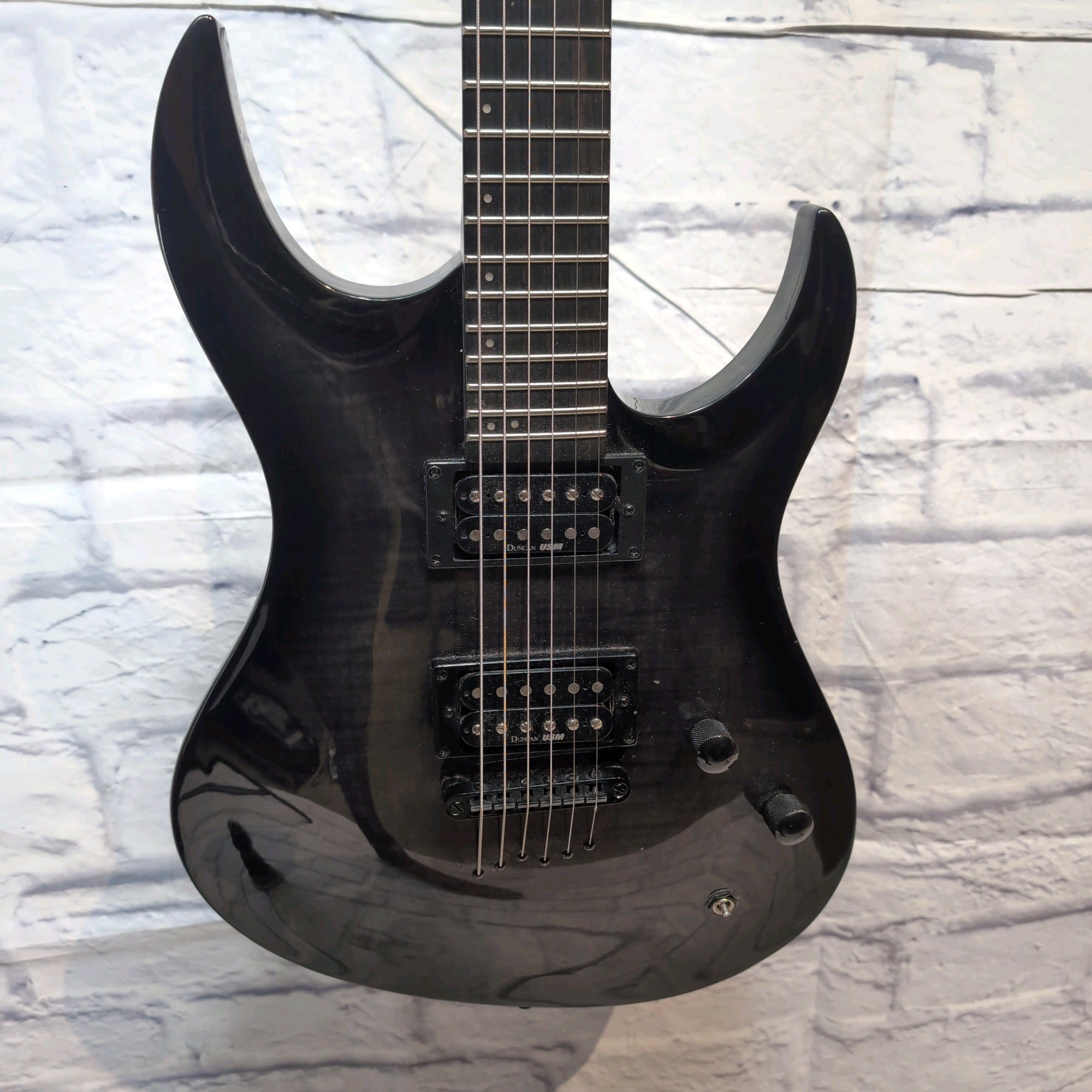 Washburn XMPRO2F Electric Guitar - Black - Evolution Music