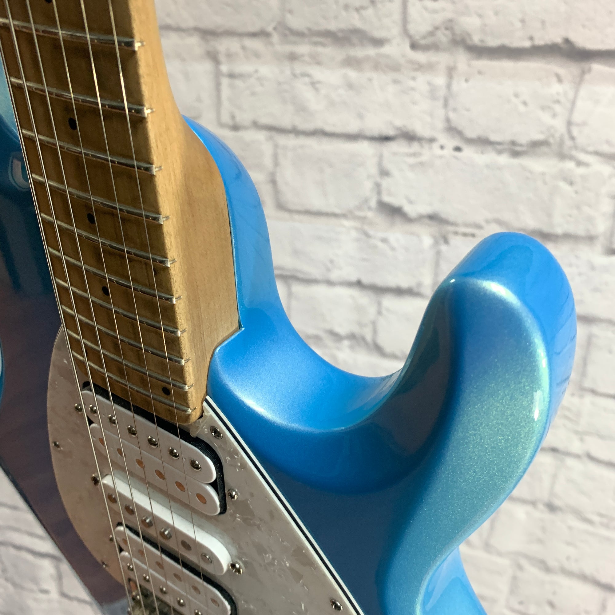 Ernie Ball Music Man Silhouette 2013 HSH Sky Blue - Evolution Music