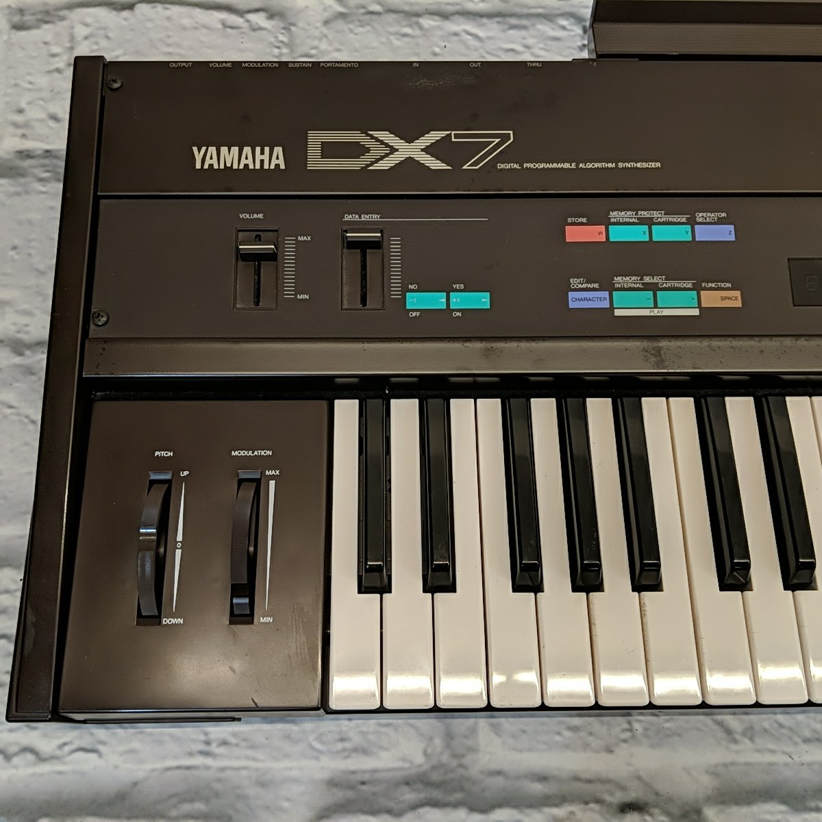 Yamaha DX7 Digital FM Synthesizer w/ Accessories - Evolution Music