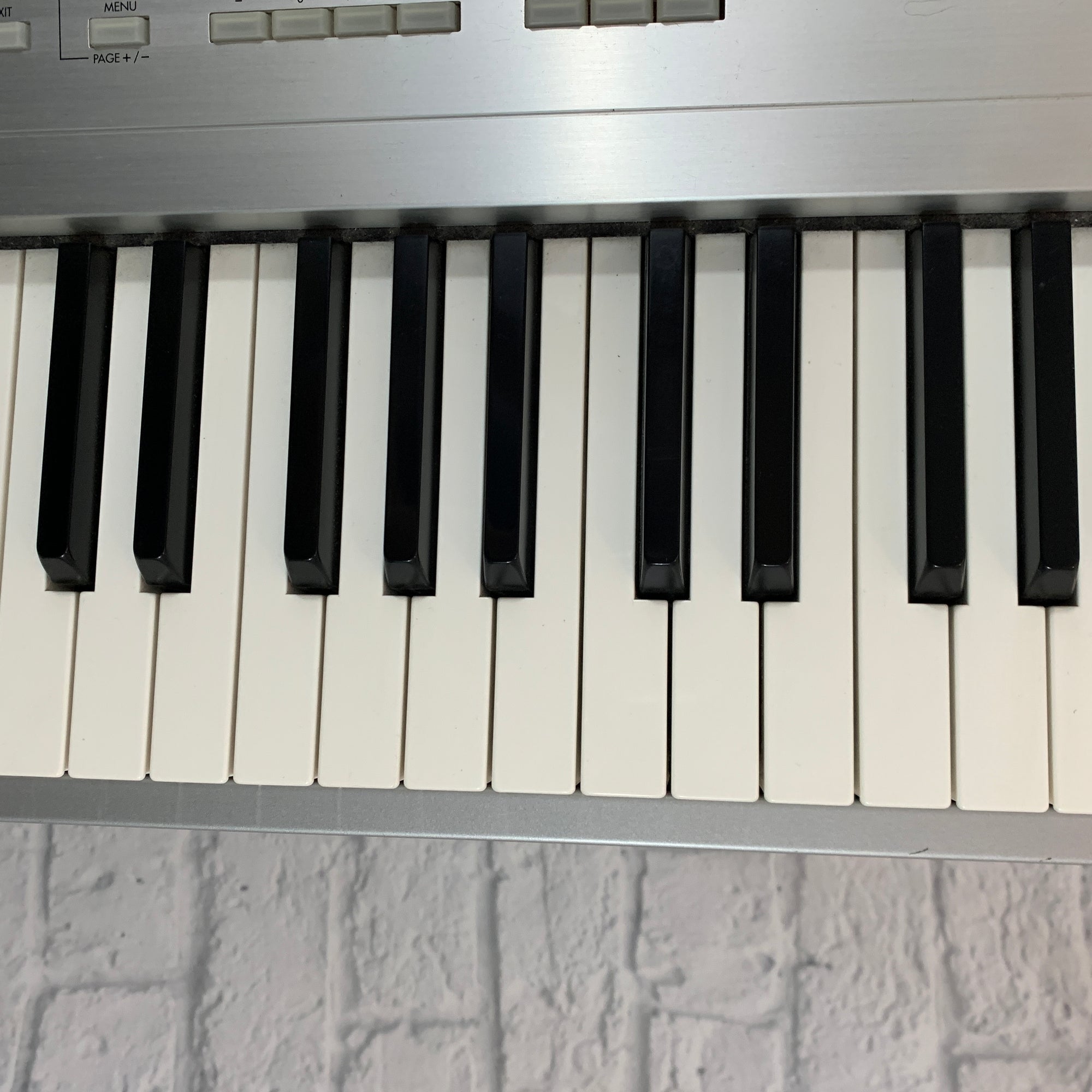 Korg Triton Le Studio Digital Synthesizer Keyboard Sampler 88-Key