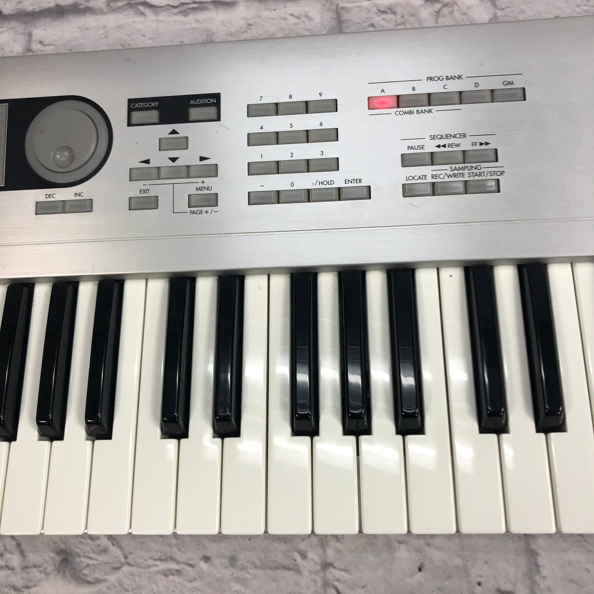 Korg Triton LE 76 Music Workstation - Evolution Music