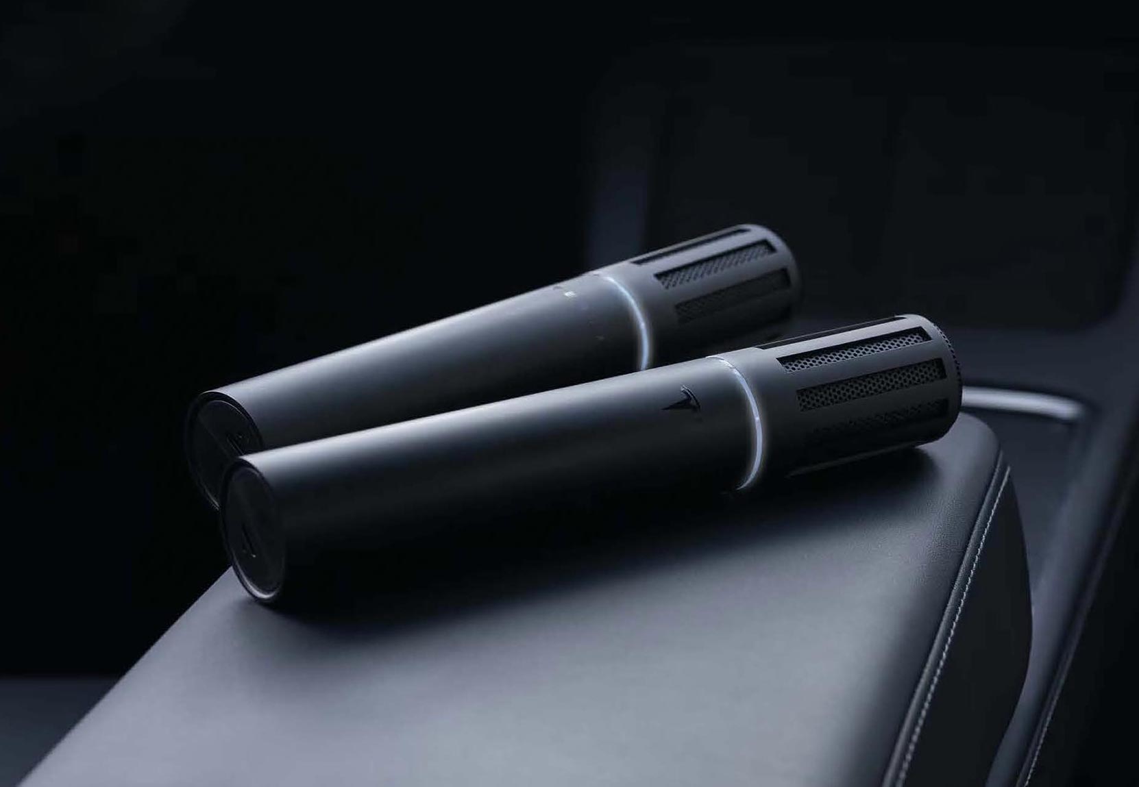 テスラ、北米で車載カラオケ用マイク「CaraokeMic」を発売 | EVcafe