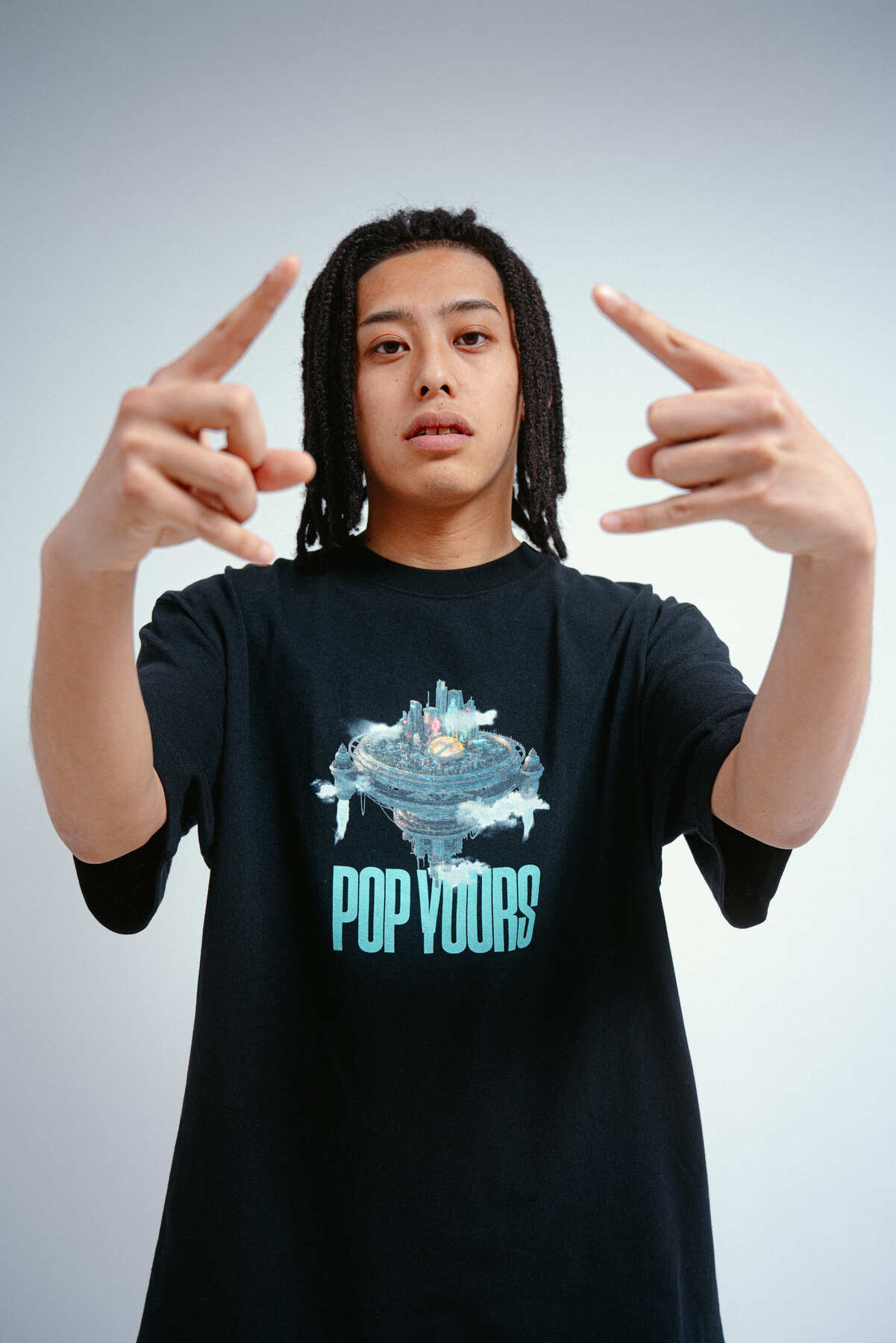 ZOZOTOWNとPOP YOURSのコラボTが解禁。ビジュアルにはeydenが登場