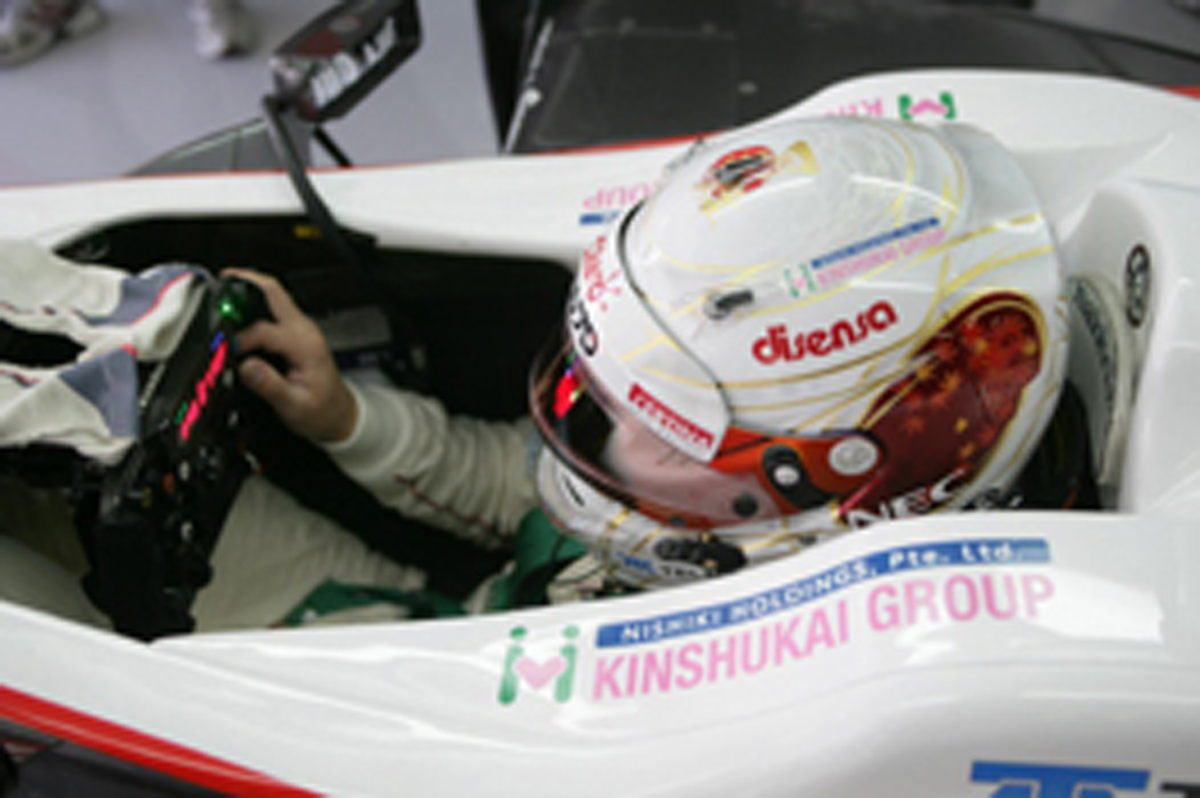 小林可夢偉、F1日本GP 特別ヘルメット 【 F1-Gate .com 】