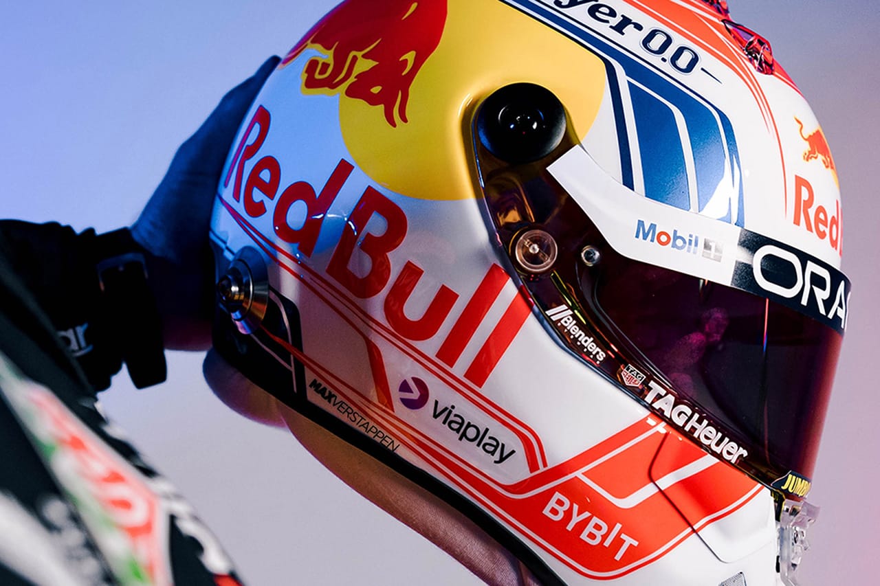 マックスフェルスタッペン 2023ワールドチャンピオンヘルメット 1/4