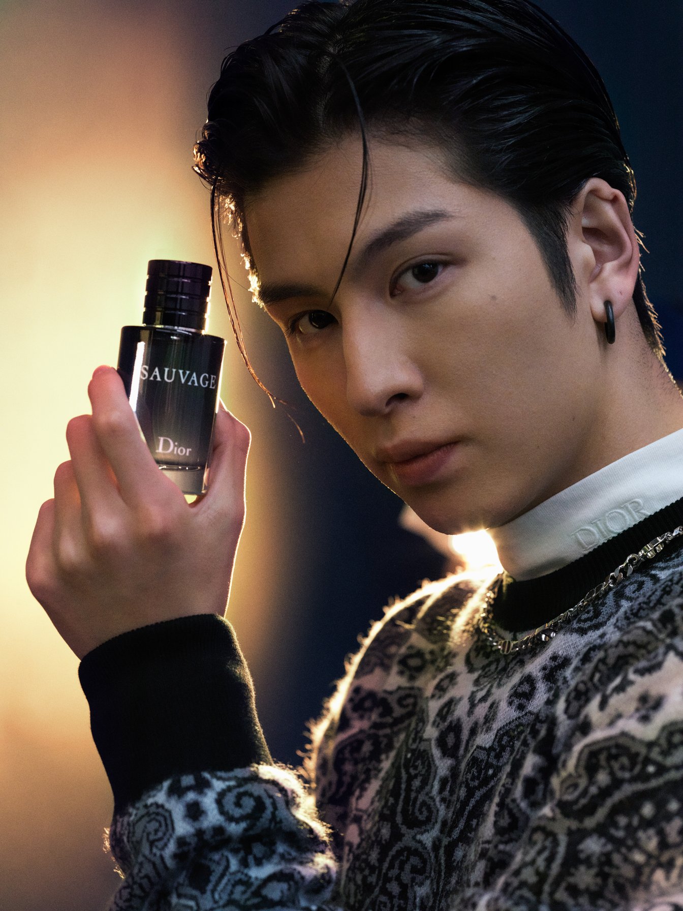 渋谷の交差点がディオールの香水「ソヴァージュ」に染まる THE RAMPAGE