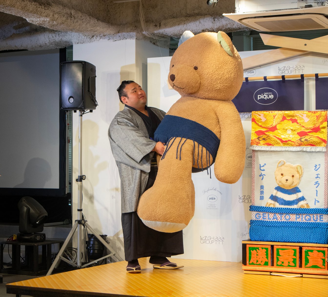 ジェラピケが大相撲 貴景勝関に特製化粧まわし贈呈、「もこもこ素材