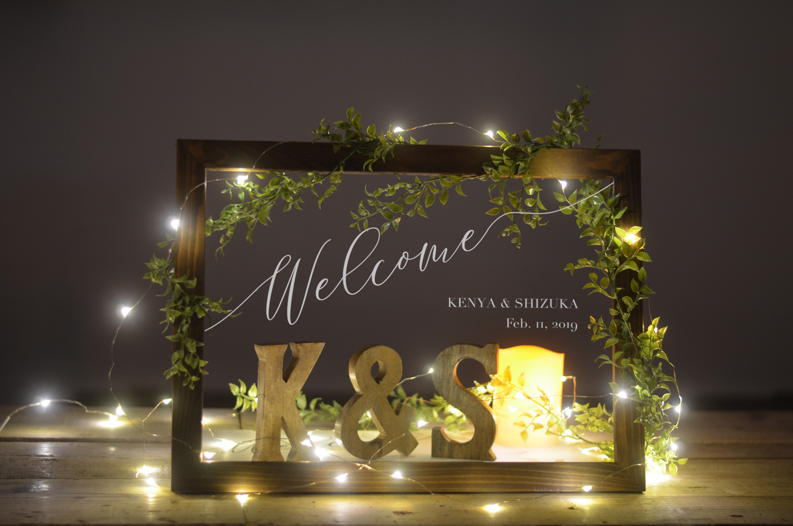 透明パネルとイニシャルオブジェのウェルカムボード - フィーノ