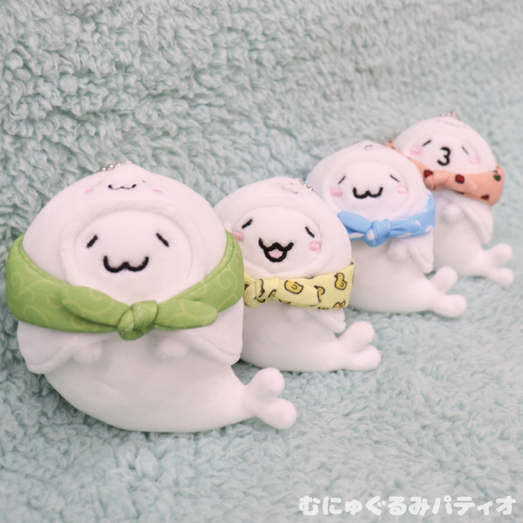 こざらしさんポンチョ マスコット｜むにゅぐるみパティオ公式サイト